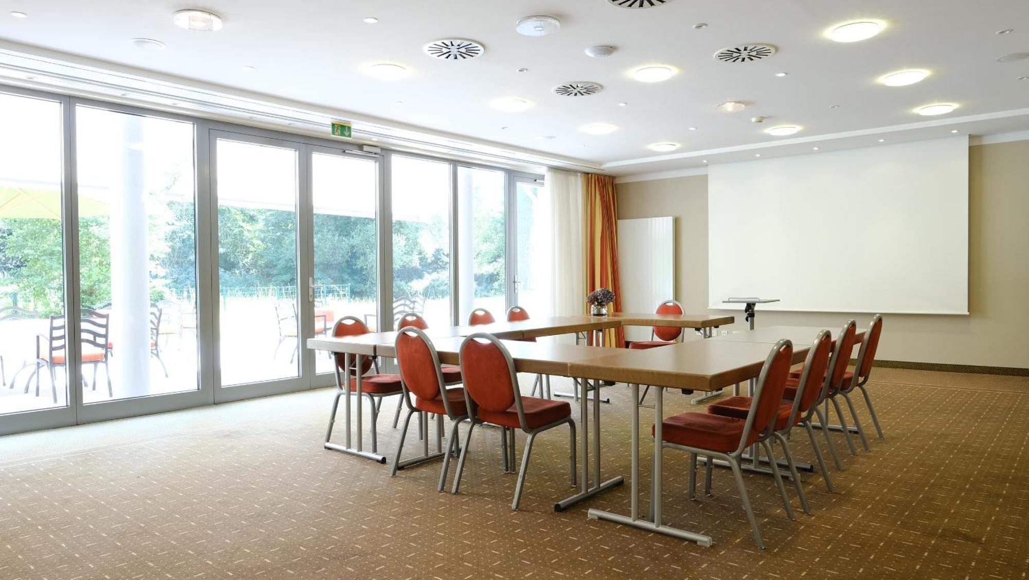 Ramada By Wyndham Duesseldorf 4*