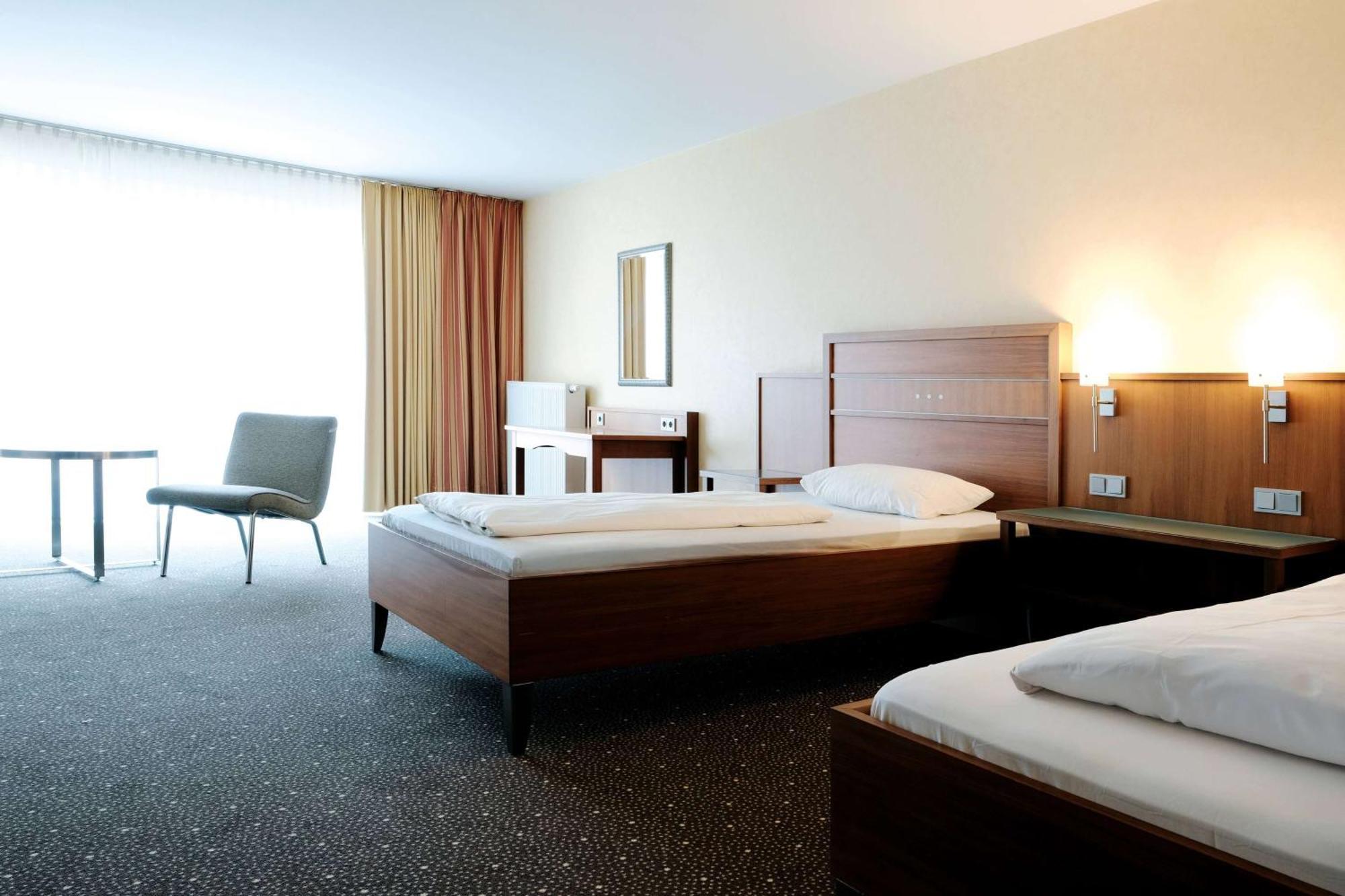 Ramada By Wyndham Duesseldorf Hotel 4*
