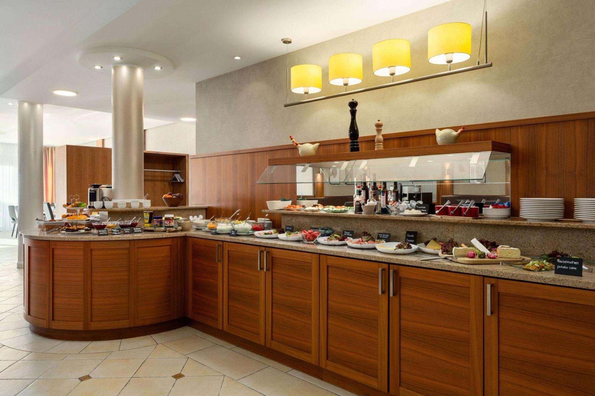 Ramada By Wyndham Duesseldorf 4*