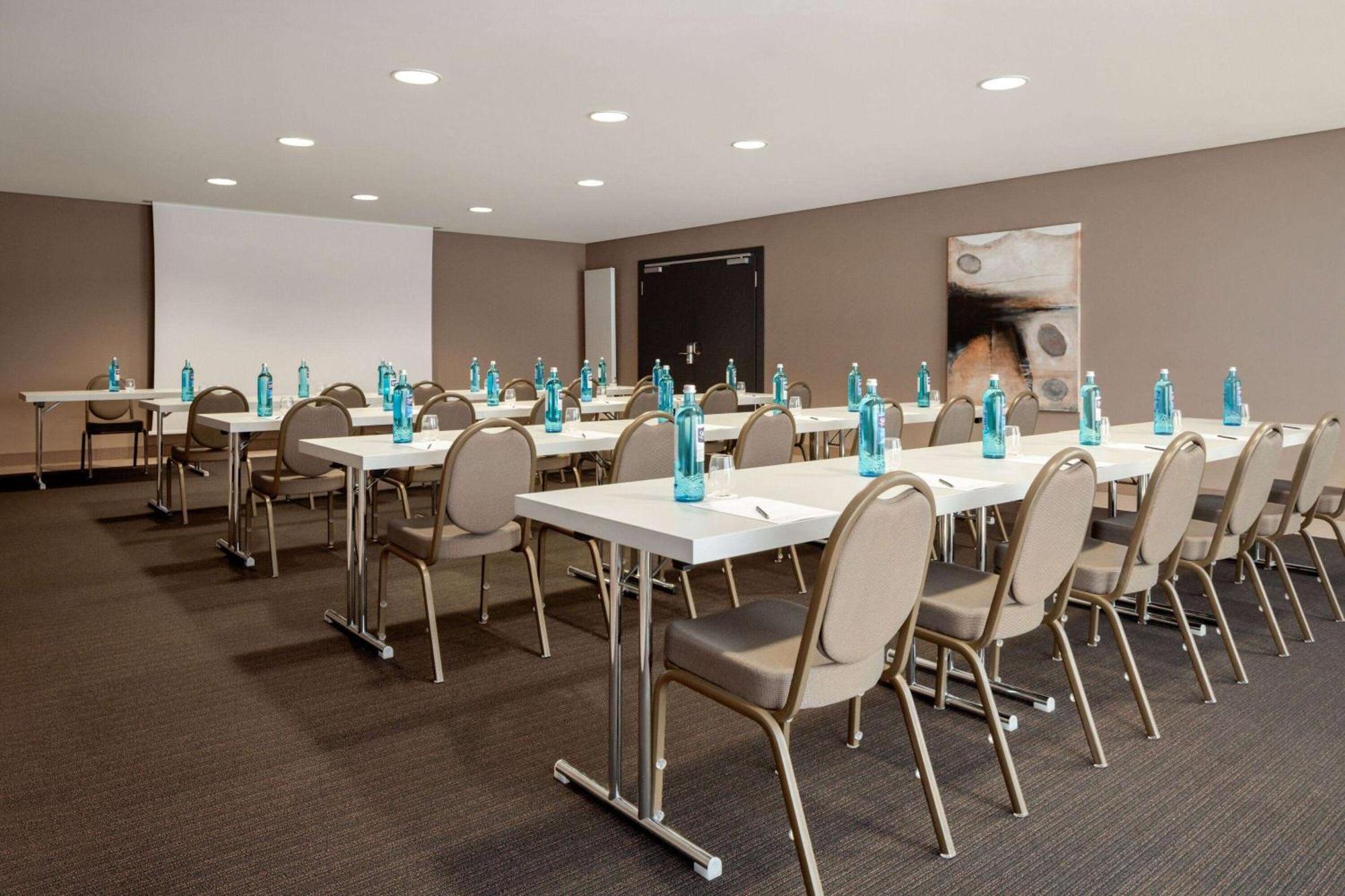 Ramada By Wyndham Duesseldorf Hotel 4*